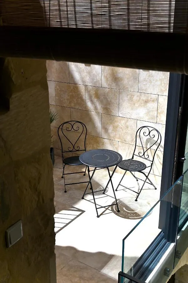 Apartment Numru 27 Expertly Restored Small House Of Character Cospicua